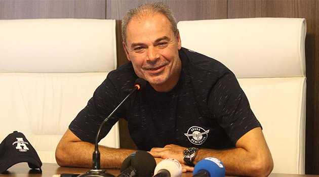 İpekoğlu: "Futbolcu memur zihniyetli olmamalı"