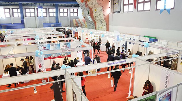 İş arayanlar iş verenlerle buluşuyor