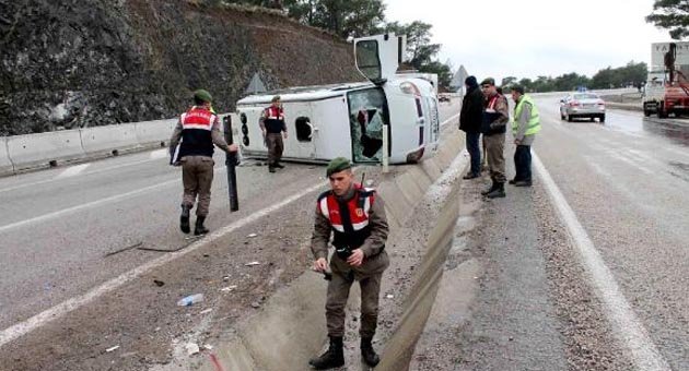 İşçi minibüsü devrildi: 15 yaralı