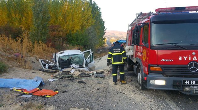 İşçileri taşıyan kamyon devrildi! Ölü ve yaralılar var