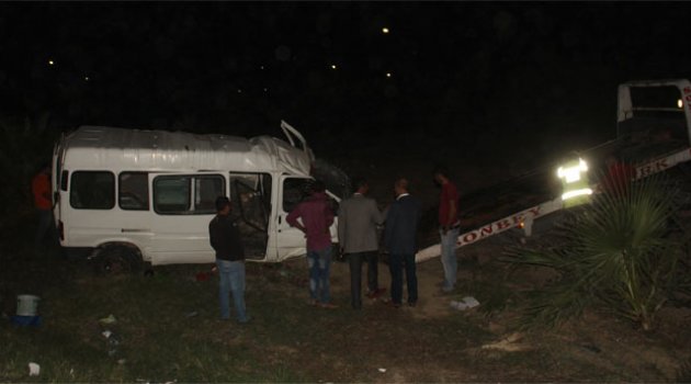 İşçileri taşıyan minibüs devrildi: 12 yaralı