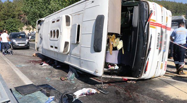 İşçileri taşıyan minibüs devrildi ölü ve yaralılar var