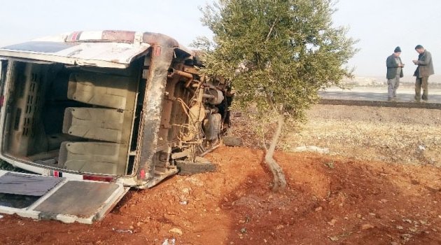 İşçileri taşıyan minibüs takla attı! 15 yaralı