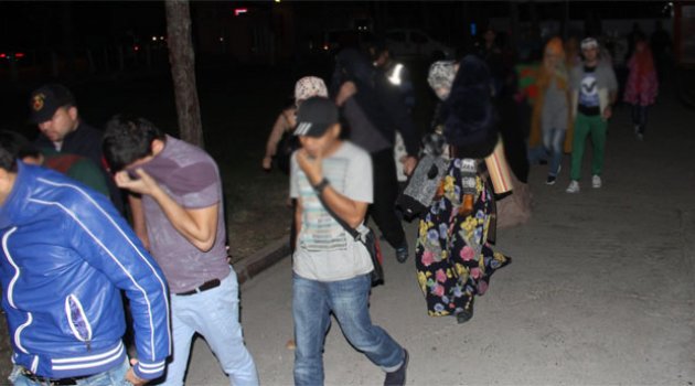 IŞİD’e katılmak üzere Adana’ya gelen 38 kişi yakalandı