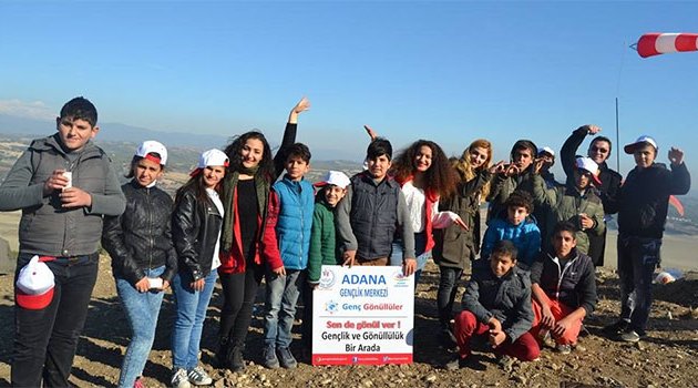İşitme engelli çocuklar, yamaç paraşütü ile gökyüzüyle buluştu