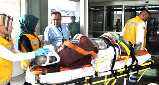 İskeleden düşen inşaat işçisi ağır yaralandı