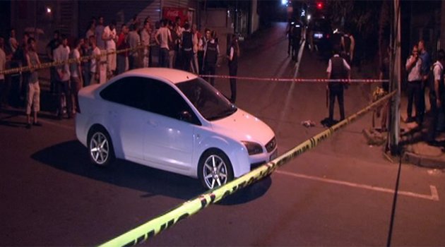 İstanbul'da kanlı gece! 10 yaşındaki çocuk vurularak öldü, 2 polis ve 1 kişi yaralandı