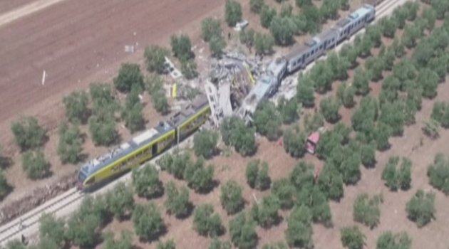 İtalya’da trenler kafa kafaya çarpıştı: En az 12 ölü