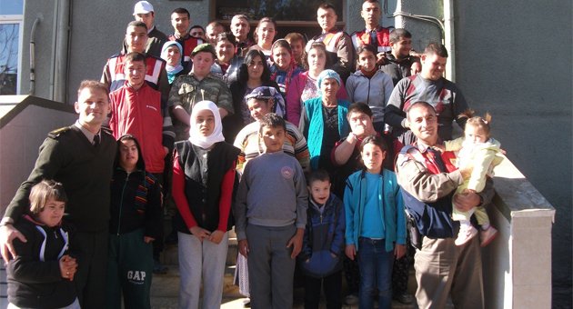 "Jandarma ile gülen yüzler"