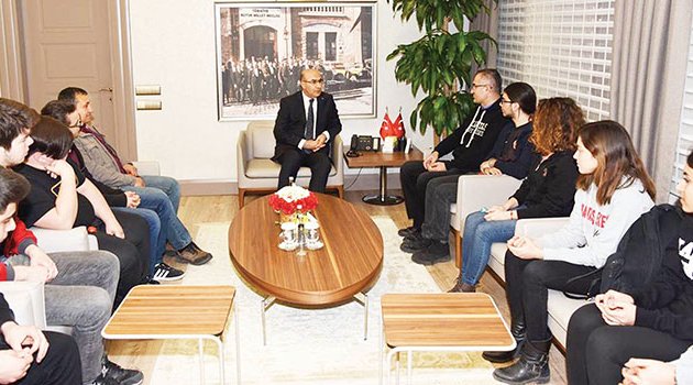 Kabataşlı öğrenciler Demirtaş’ı ziyaret etti