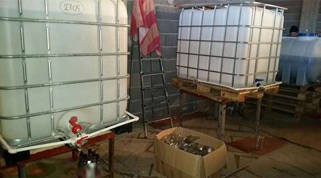 Kaçak içki imalatı yapılan eve operasyon