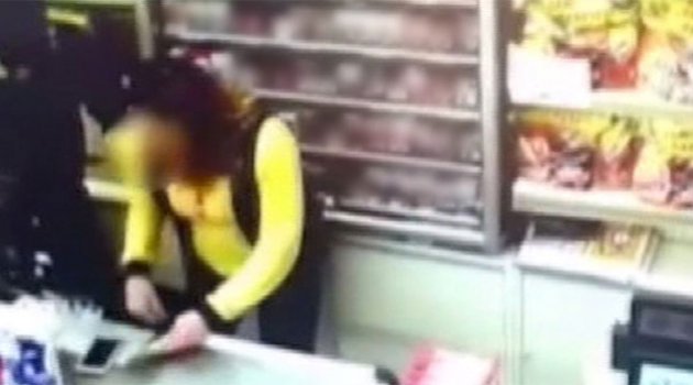 Kadın kasiyeri darp edip marketi soydular