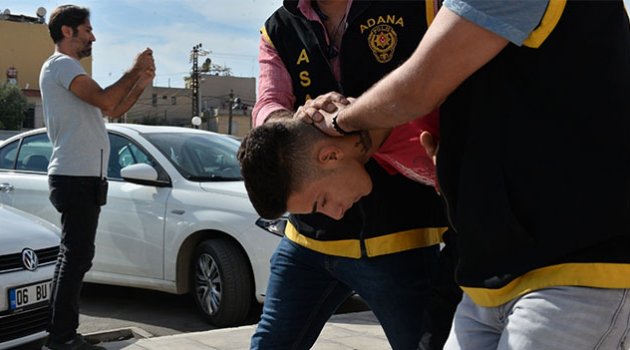 Kadın kılığına giren polis kapkaççıyı yakaladı