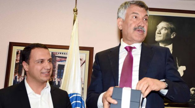 Kadın meclis üyelerine fular erkeklere kravat