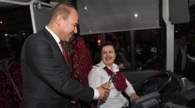 Kadın Şoförlere Başkan Sözlü’den Jest