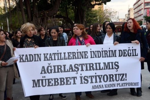 Kadınlar, anne ve kızının öldürülmesini protesto etti