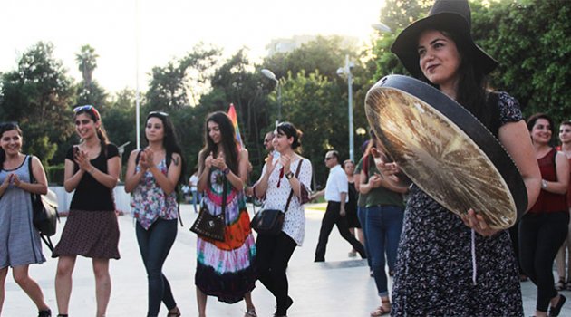 Kadınlar Çilem Doğan’ın serbest bırakılmasını halaylarla kutladı