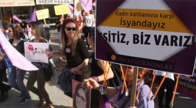 Kadınlar Günü’nde gazoz kapaklı döviz