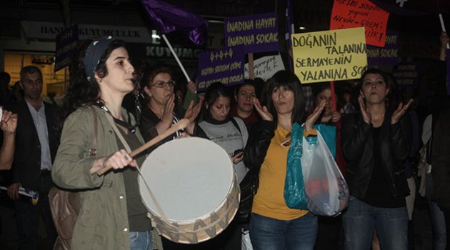 Kadınlar şiddeti halay, dans ve şiirlerle protesto etti