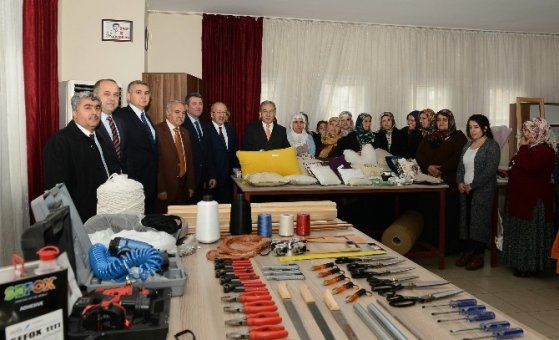 Kadınlar, SODES’le Mobilya Döşeme İmalatını Öğrenecek