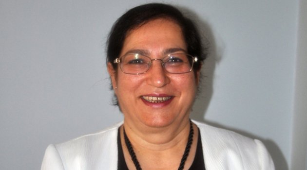 Kadınlar takipte