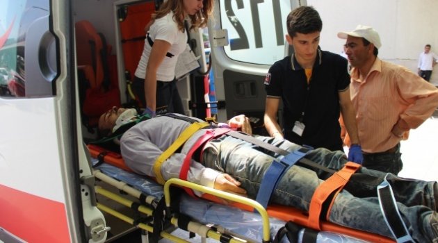 Kafasına yük asansörü düşen işçi yaralandı