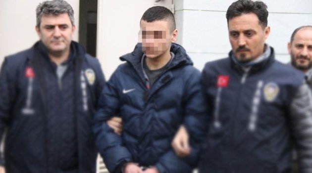 Kafe önünde 4 kişiye tüfekle ateş açtı