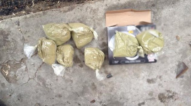 Kahve makinesinde 1 kilo 450 gram esrar