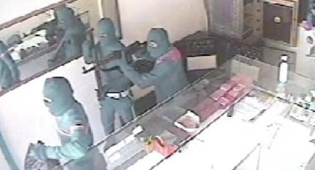 Kalaşnikoflu soygunda 4 şüpheliden 3'ü yakalandı