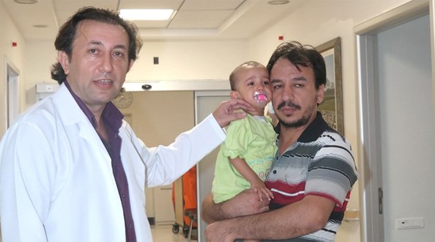 Kalbi delik Melike’ye dana kalbinden alınan zar nakledildi