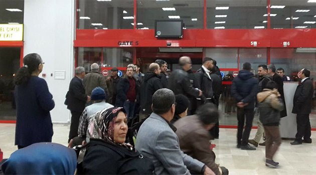 Kalkış yapamayan uçak aprona döndü