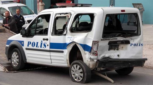 Kalp krizi geçiren sürücü polis otosuna çarptı