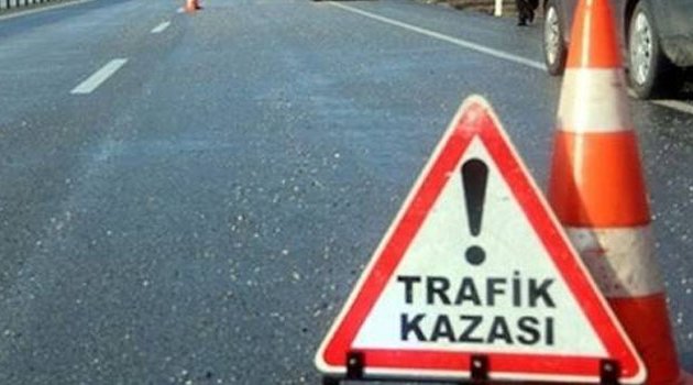 Kamyon ile minibüs çarpıştı! 17 yaralı