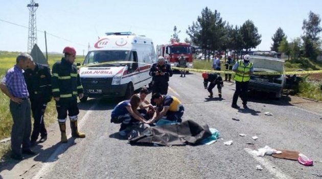 Kamyon ile otomobil çarpıştı: 1 ölü, 2 yaralı