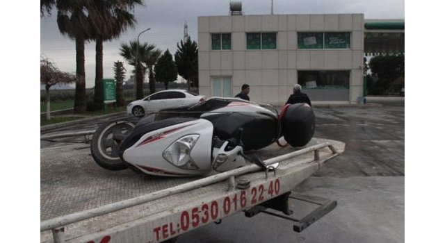 Kamyona Çarptı, Otomobilin Altında Kalarak Can Verdi