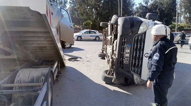 Kamyonet, engellileri taşıyan servisle çarpıştı: 9 yaralı