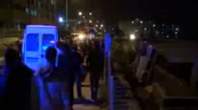 Kamyonet inşaat alanına düştü: 2 yaralı