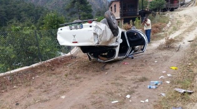 Kamyonet uçuruma yuvarlandı: 1 ölü, 2 yaralı