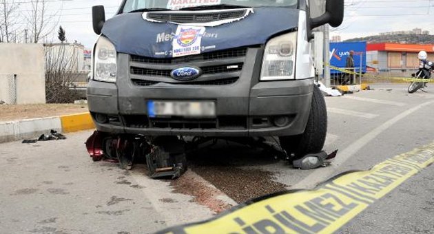 Kamyonetin çarptığı elektrikli bisiklet sürücüsü öldü