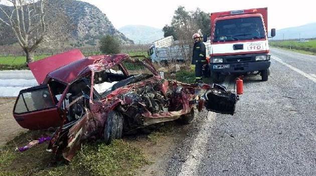 Kamyonla otomobil çarpıştı: 1 ölü, 2 yaralı