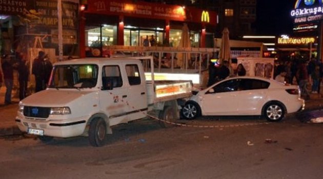 Kamyonlara Çarpan Sürücünün Hastaneye Götürüldüğü Ortaya Çıktı