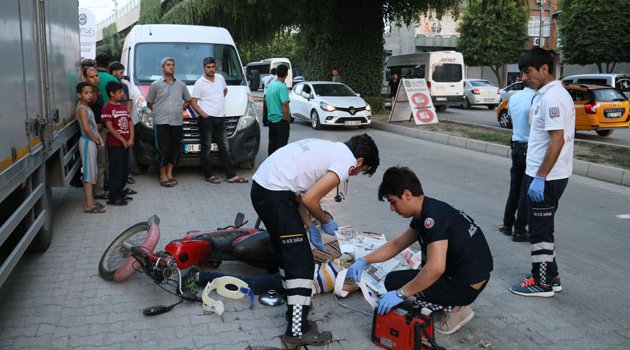 Kamyonun sıkıştırdığı motosiklet kaza yaptı! Ölü ve yaralı var