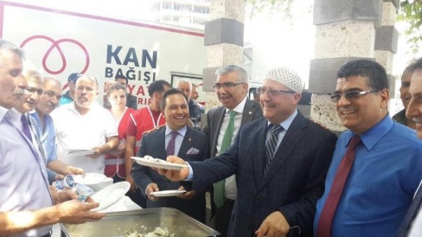 Kan bağışlayana etli pilav