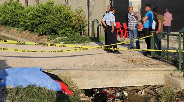 Kanala düşen motosikletten sağ çıkan olmadı