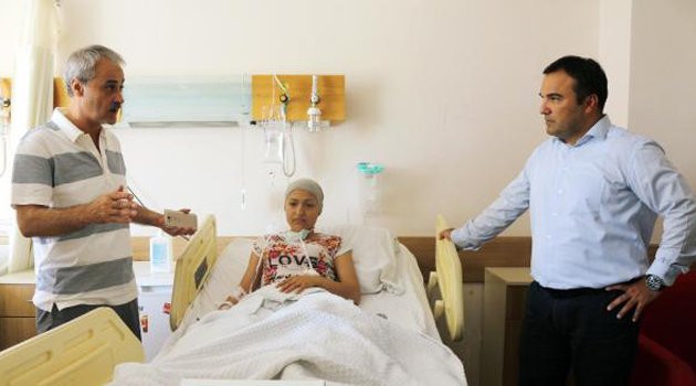 Kanserden kurtuldu, ilk adımlarını attı