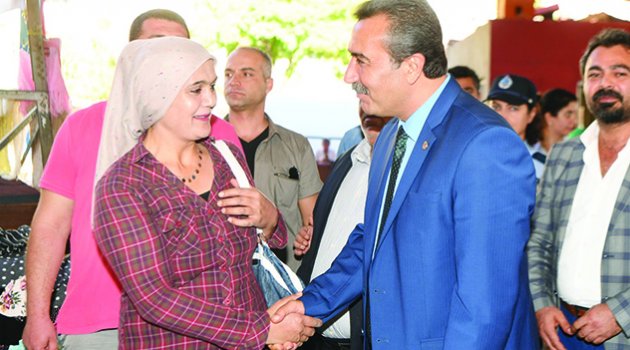 Kapalı semt pazarında klasik müzik