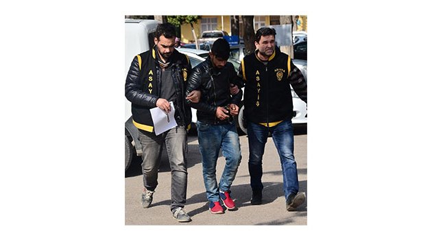 Kapkaç zanlısı imza atmaya gittiği polis merkezinde yakalandı
