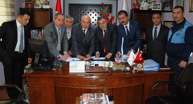 Karaisalı Belediyesi’nde Sosyal Denge Sözleşmesi imzaladı