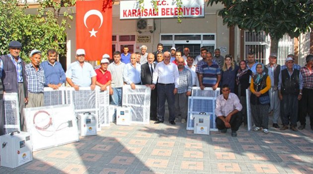 Karaisalı’da güneş paneli dağıtıldı