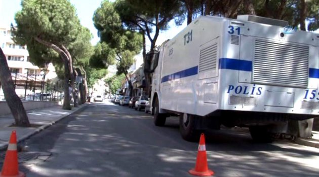 Karakola atılan roket eve düştü